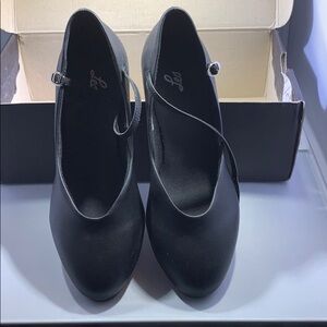 Leo women’s chorus line low black dance heels  6.5